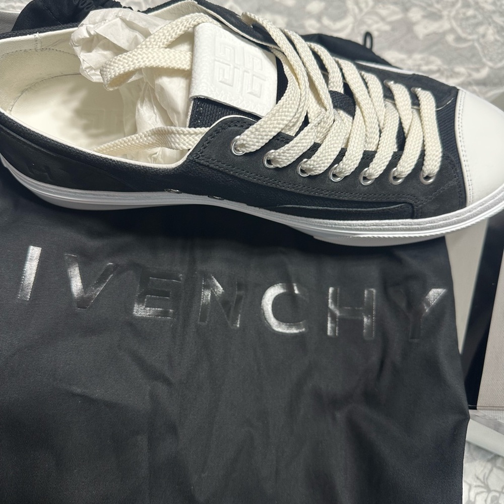 Givenchy Monochrome Sneakers with Silver Accent - Picture 7 of 10